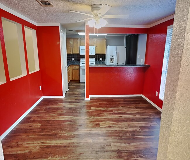 Foto del edificio - Charming One-Story with Bonus Sunroom & Backyard Retreat in Prime Summerfields Location!