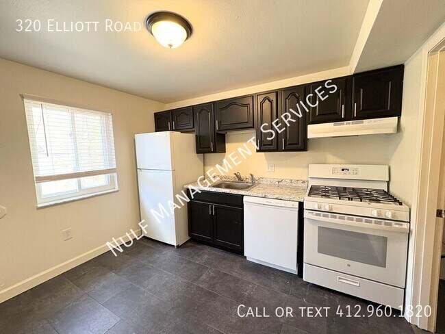 Foto del edificio - 320 Elliott Rd