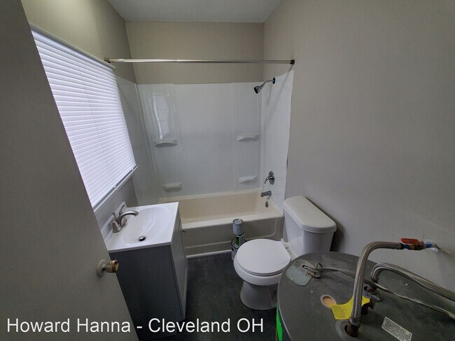 Studio, 1 bath House - 5014 W. Erie Avenue - 4