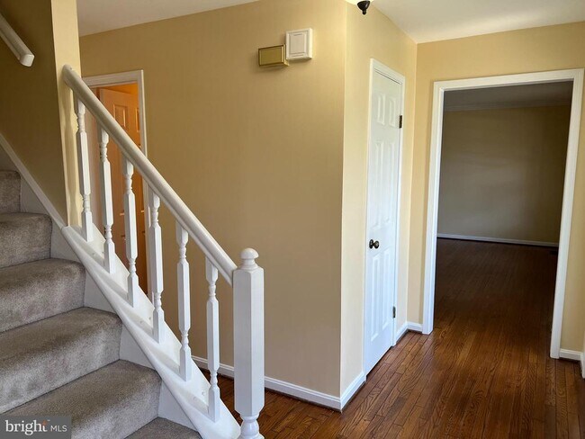 Building Photo - 6824 Silassie Ct