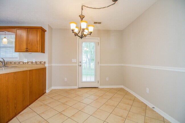 Foto del edificio - 3400 Hardwood Dr