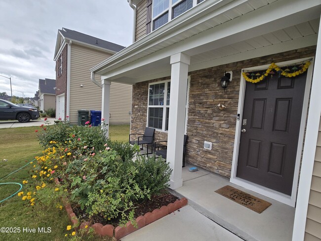 Building Photo - 4510 Sandstone Dr