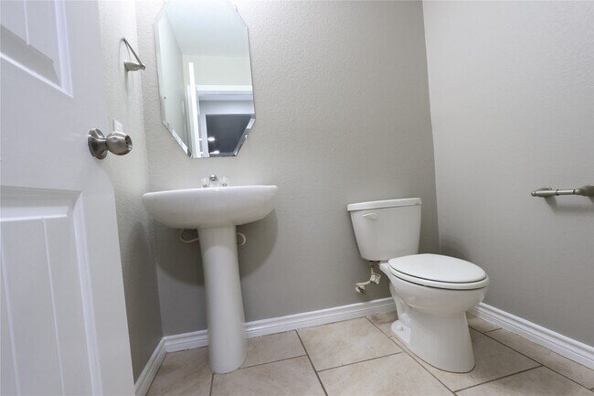 Foto del edificio - 17703 Rose Summit Ln