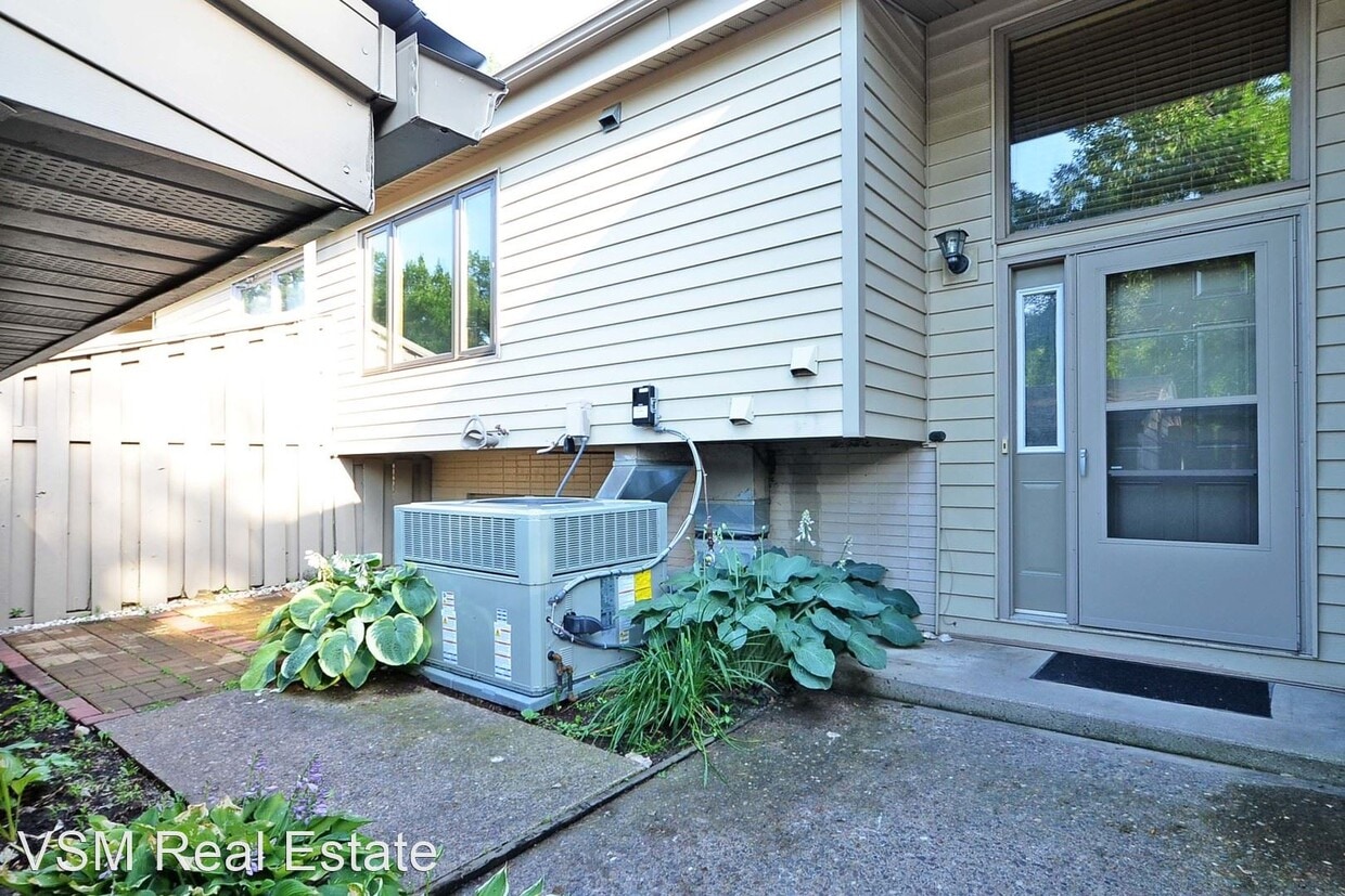 Primary Photo - 2 br, 1.5 bath House - 6363 Aspenwood Plaza