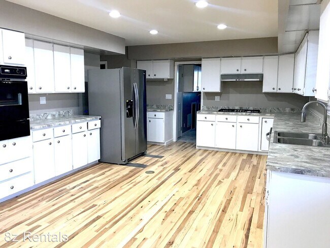 Foto del edificio - 3 br, 2.5 bath House - 5835 W. 10th Avenue