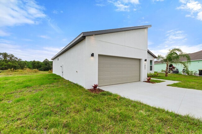 Building Photo - Deposit-Free! Modern, energy efficient hom...