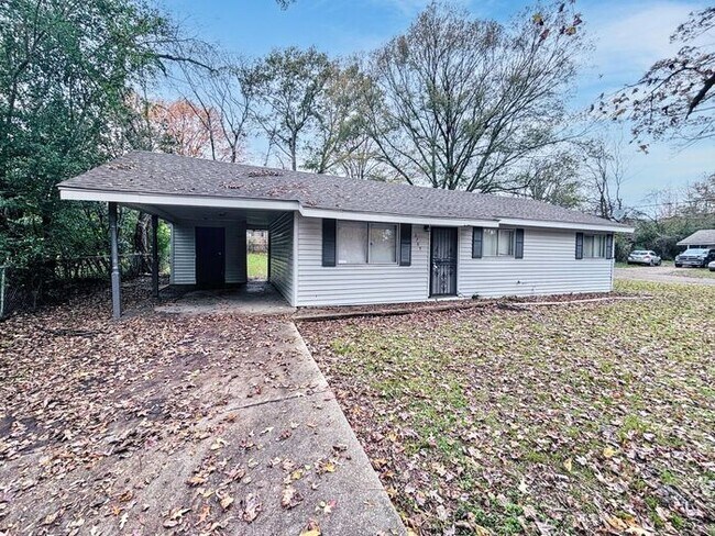 Foto del edificio - 2705 Charleston Dr