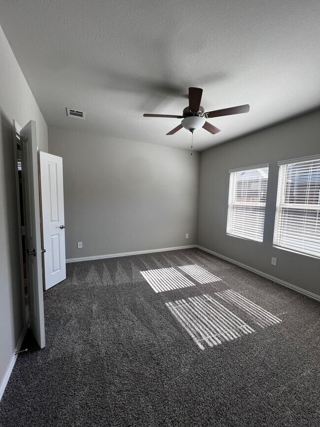 Building Photo - 3305 Sedge Grass Dr