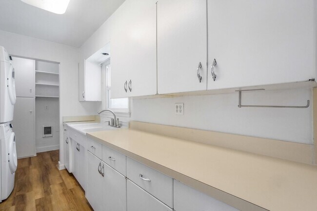Foto del edificio - Gorgeous 3 Bedroom Available!