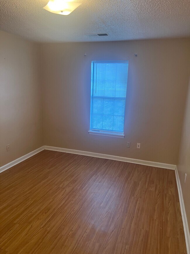 1820 Glenn St SW Unit C, Decatur, AL 35603 Apartments in Decatur, AL