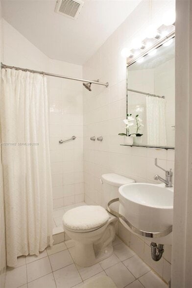 Building Photo - 4720 Pine Tree Dr