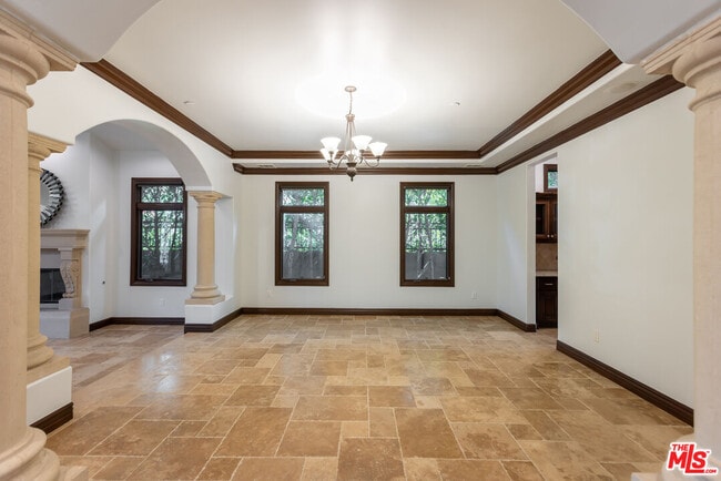 Building Photo - 120 S Almont Dr