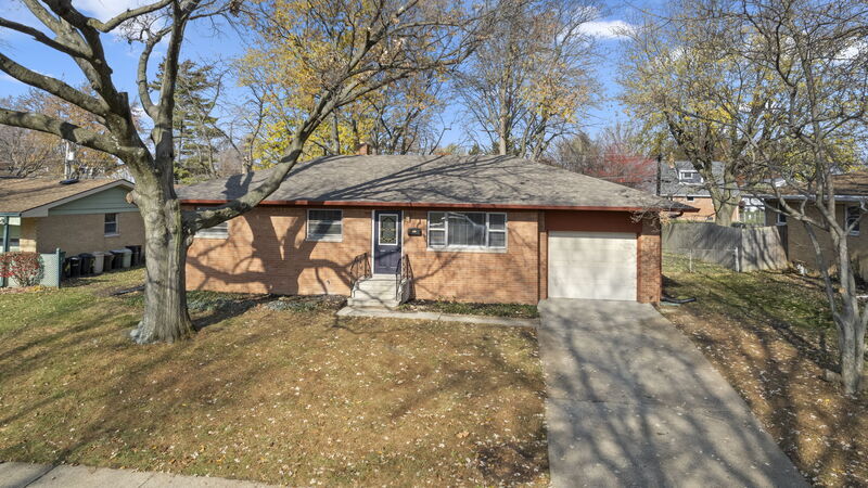 Primary Photo - 6136 Hickorywood Dr