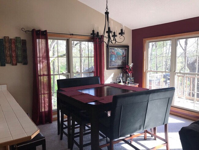 Building Photo - 4 Bedroom / 3.5 Bath Lake Front Home Piney...
