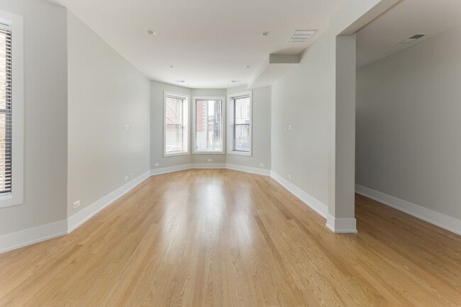 Building Photo - 3521 N Wilton Ave