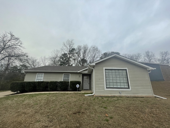 Primary Photo - 3012 Apple Valley Ln, Birmingham, AL 35215...