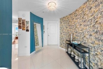 Building Photo - 480 NE 30th St