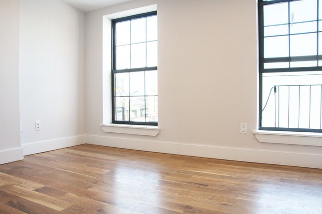 Building Photo - 137 21st St