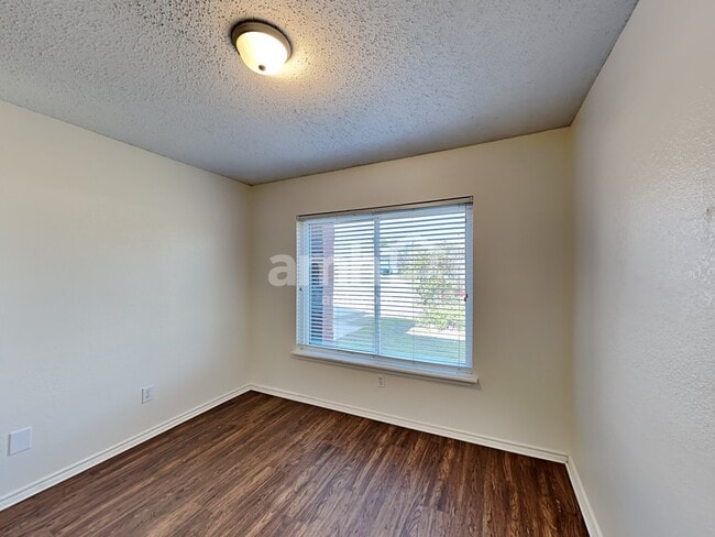 Building Photo - 10109 Chapel Glen Terrace