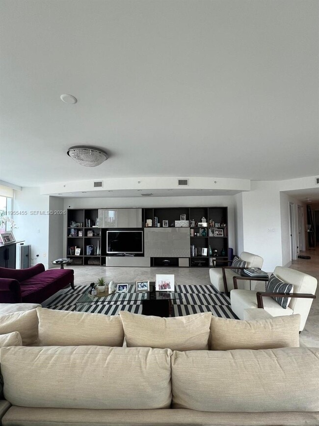 Building Photo - 19955 NE 38th Ct