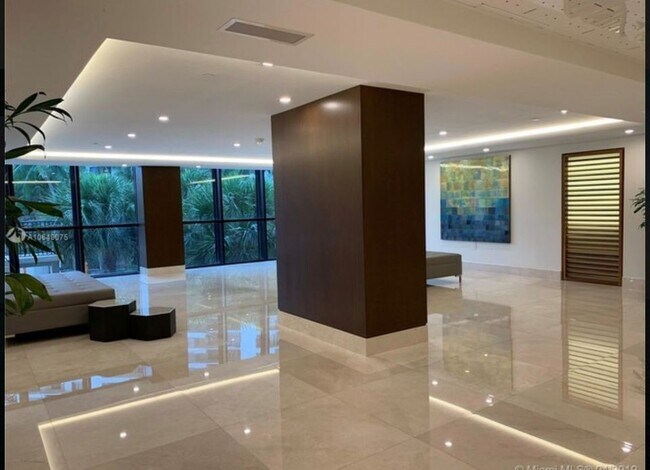 Foto del edificio - 540 Brickell Key Dr