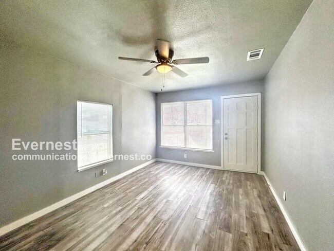 Building Photo - 1607 El Paso St