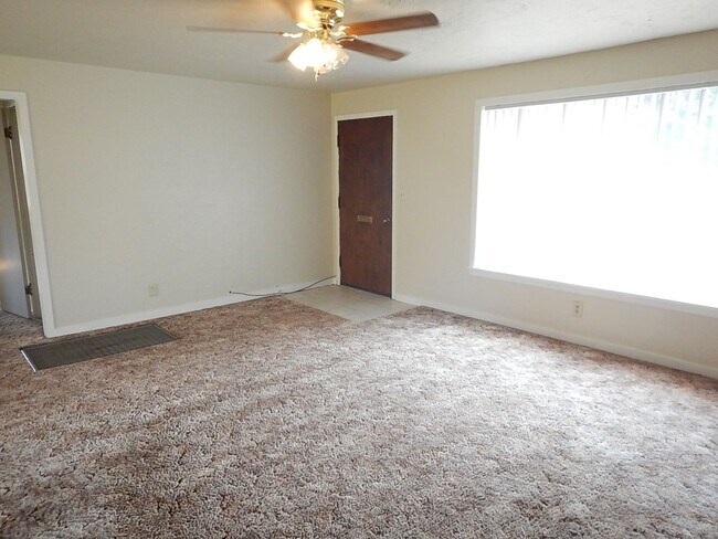 Foto del edificio - 3 Bedroom, 1 Bathroom in Heights Subdivisi...