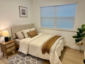 Building Photo - 6803 Hillcroft Dr