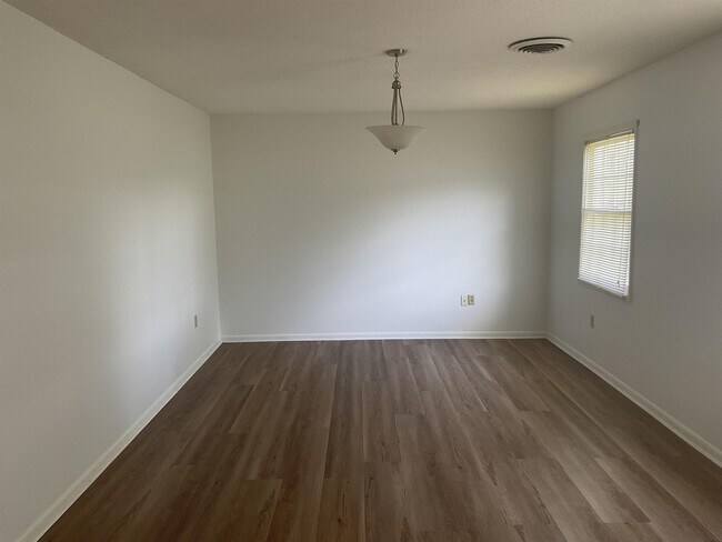 Foto del edificio - 3621 Forest Hill Rd