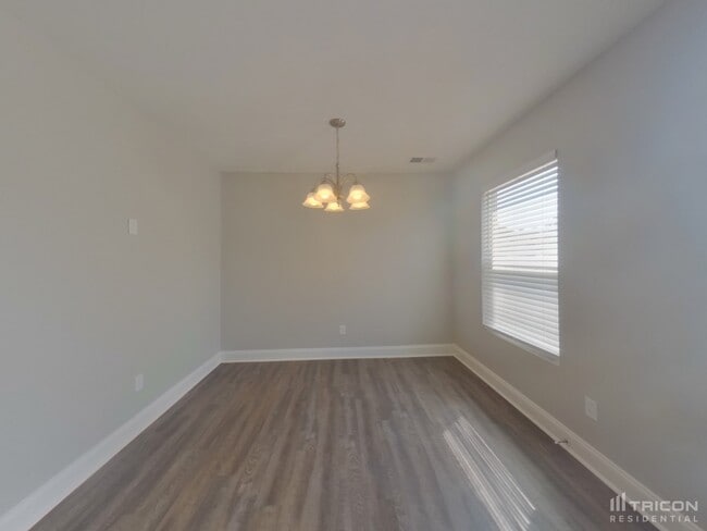 Building Photo - 4442 Vernon Cir SE