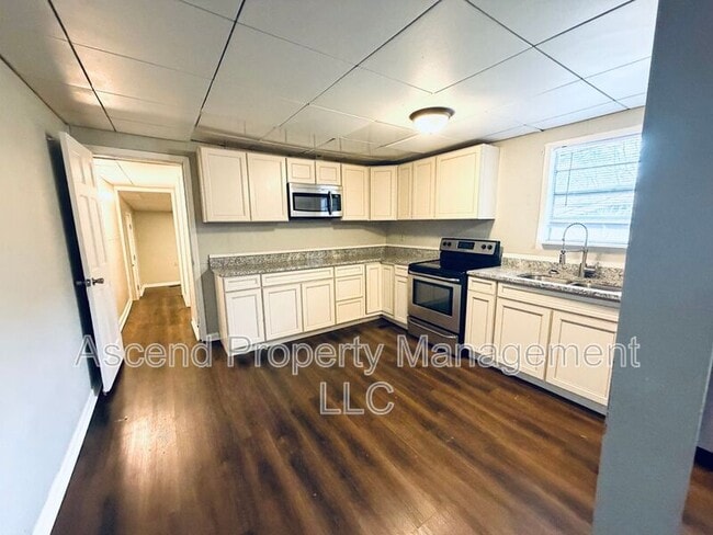 Building Photo - 2111 Chamberlain Ave