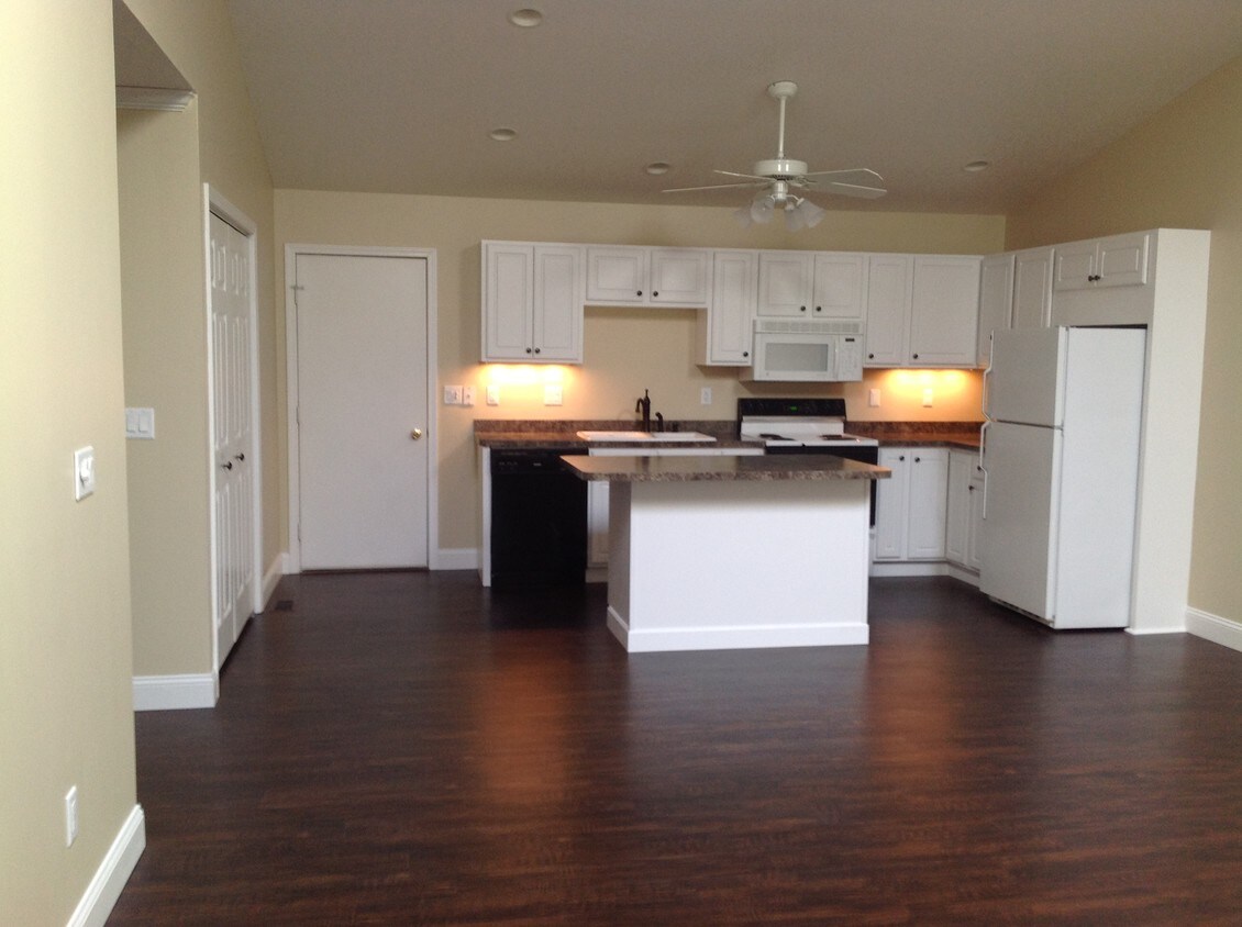 KITCHEN - 1639 Northbrooke Dr