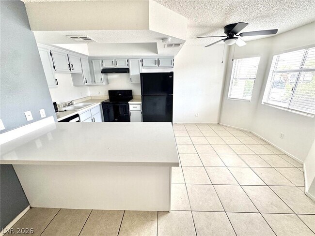 Foto del edificio - 1608 Burningwood Ln