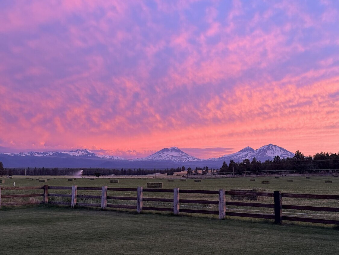 Primary Photo - Country Living-Sisters Oregon