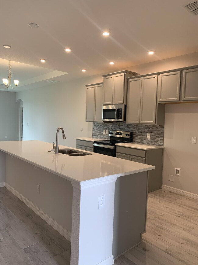 Building Photo - 5563 Sabal Dr