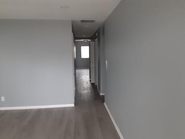 Building Photo - 2947 Lasalle St