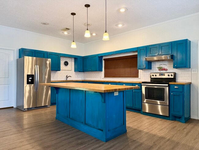 Building Photo - 6498 Verde St