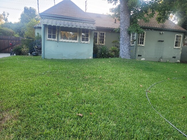 Building Photo - 1100 S Pasadena Ave