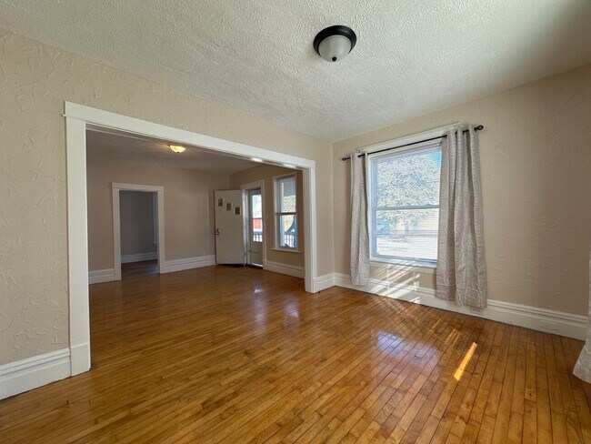 Foto del edificio - 2550 Crozier Ave