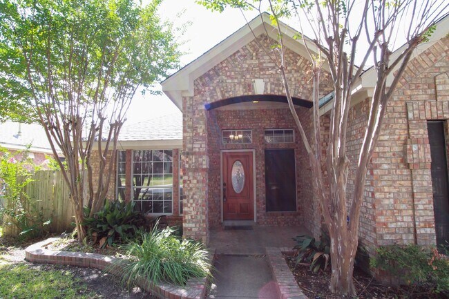 Foto del edificio - Beautiful 4 Bedroom, 2 Bath Home in Round ...