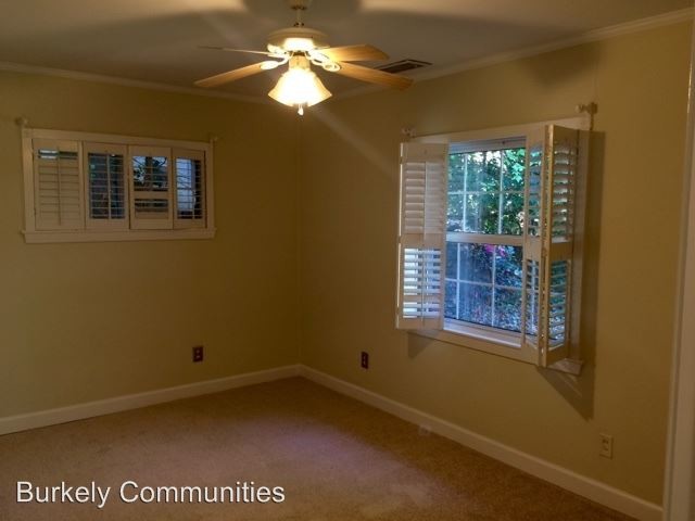 Building Photo - 3 br, 2 bath House - 1303 Sunset Dr