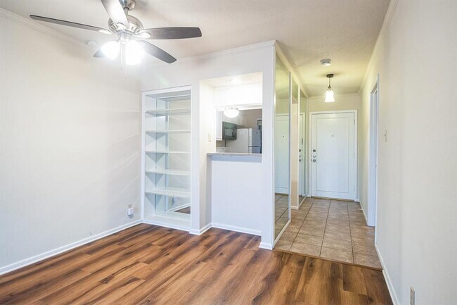 Foto del edificio - 7920 Rockwood Ln