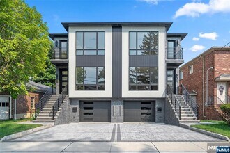 Building Photo - 450 N 10th St