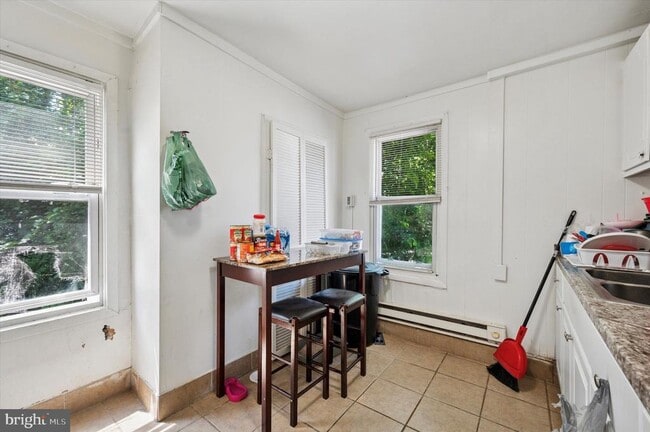 Building Photo - 13 E 21st St