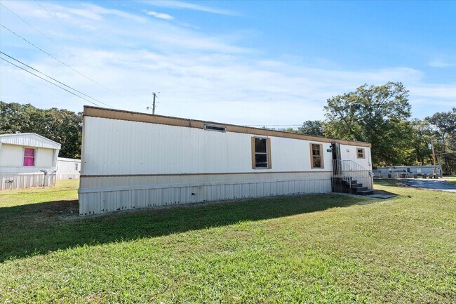 Foto del edificio - Updated 2BR/1BA Trailer in Muscle Shoals –...