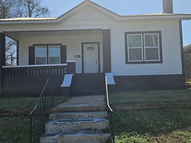 Building Photo - 109 60th St