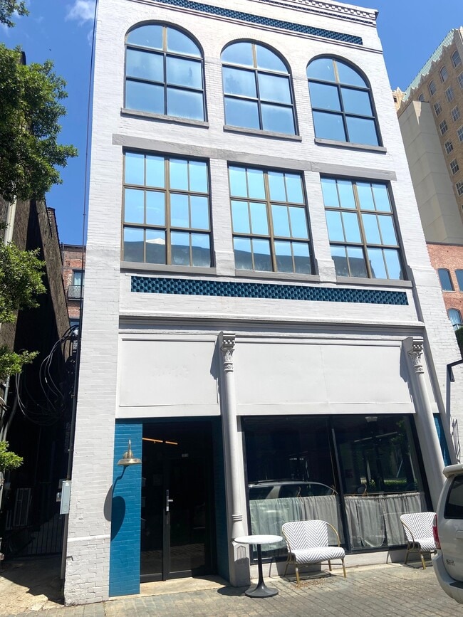 Building Photo - 2018 Morris Ave