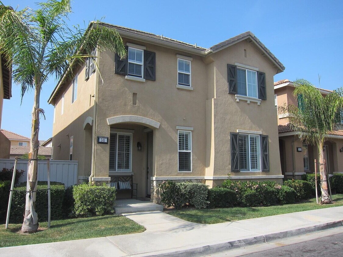Photo - "Charming 3-Bedroom Oasis with 2 Full Baths in Prime Irvine Location - 141 Hyde Park Awaits!"