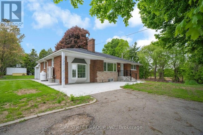 Photo du bâtiment - 12596 Regional Rd 25