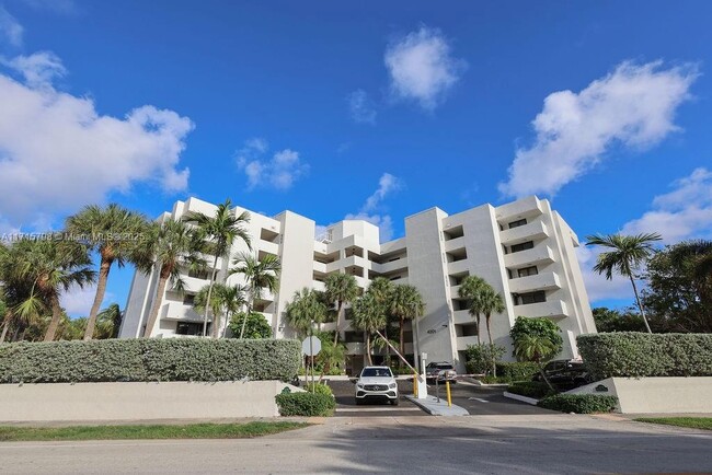 Building Photo - 4201 N Ocean Dr